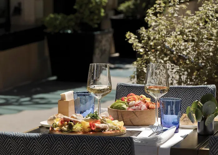 Hotel La Demeure Montaigne Parigi